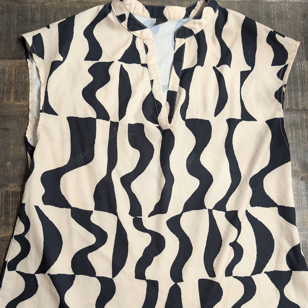 SHEIN Blue and White Sleeveless Boxy Blouse